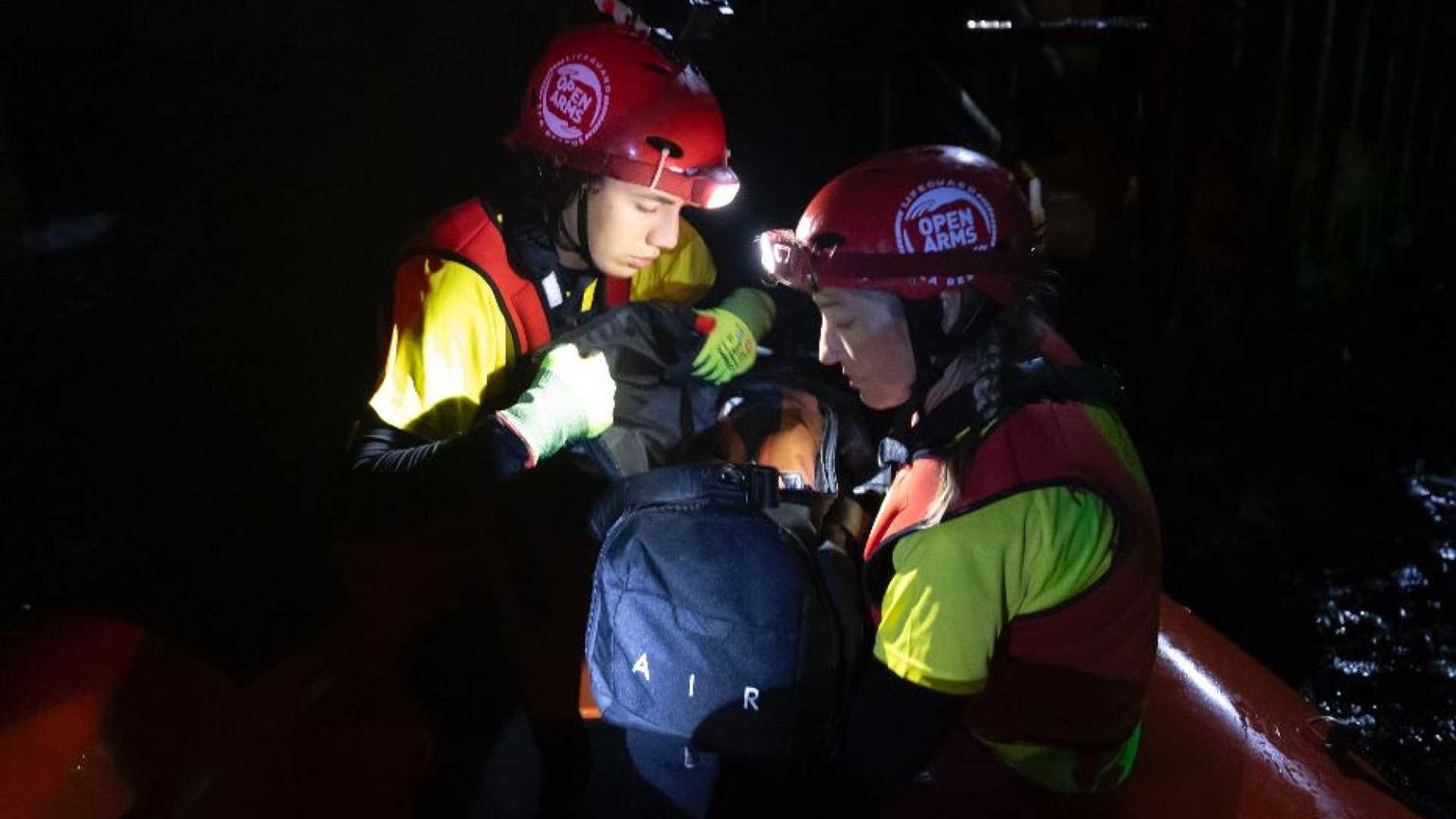 Le due neonate salvate dal mare e arrivate a Lampedusa