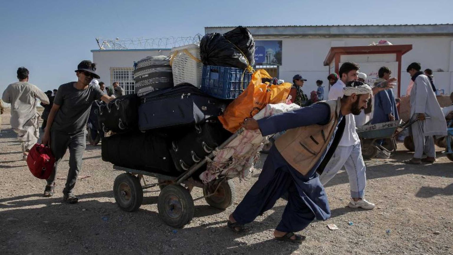 Zakaria e il milione di profughi afghani che l'Iran ha rimpatriato a forza