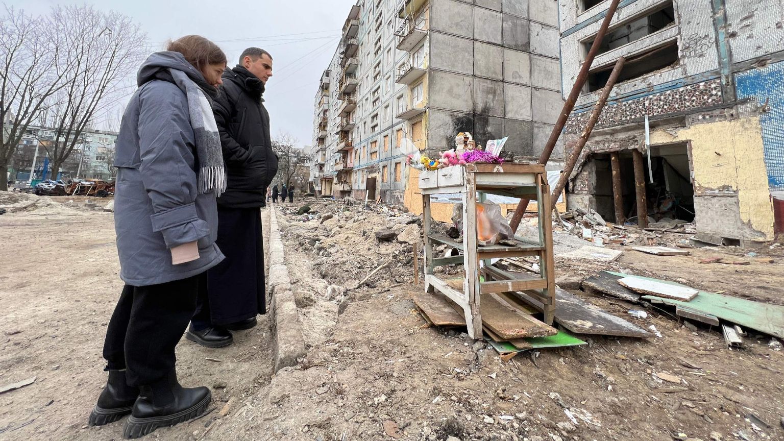 Il cardinale Re: in preghiera con il Papa per fermare le guerre