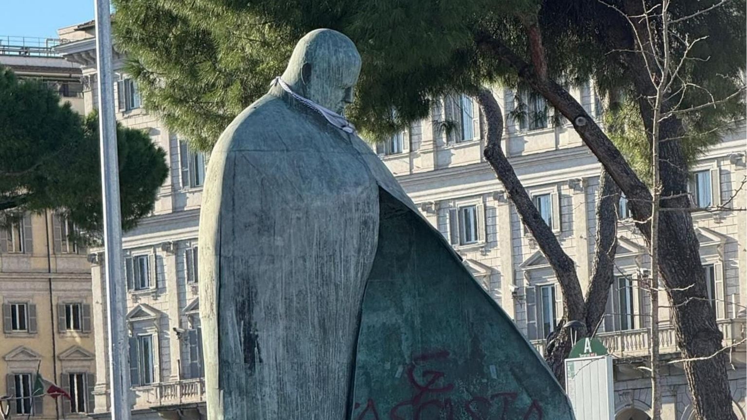 Mi commuovono le piazze piene per Gaza. Ma non toccate la vita (e Giovanni Paolo II)