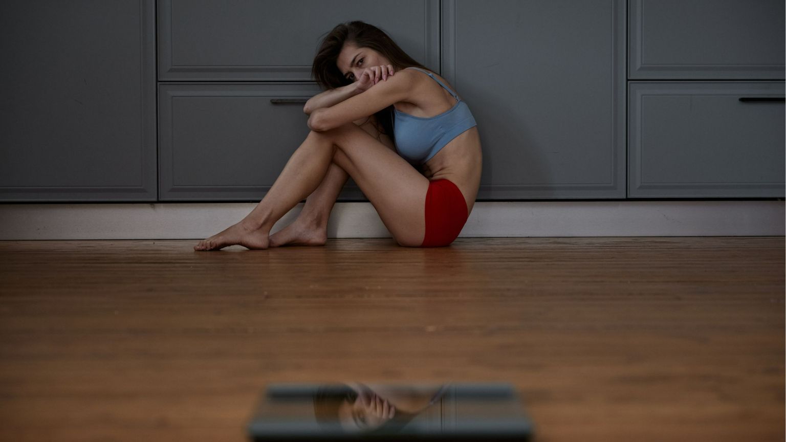 «Mia figlia rifiuta di venire a tavola». Quando e perché chiedere aiuto