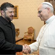 Il dialogo per la pace, il rientro dei bambini: cosa si sono detti il Papa e Zelensky