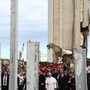 Il Papa: scandaloso riarmarsi per preparare la pace