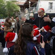 Il cardinale Pizzaballa al suo arrivo alla parrocchia della Sacra Famiglia a Gaza