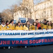 Parigi, colpo di scena al Senato: naufraga la legge sul “diritto di morire”