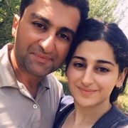 Zhino Babamiri, 25enne iraniana, con il padre Rezgar Beigzadeh Babamiri