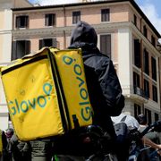 Siamo stati nelle aree di ristoro per i rider: ecco le condizioni in cui lavorano