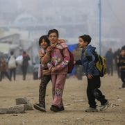 «Prima i bambini!»: perché ci insegnano che possiamo sperare