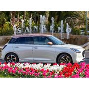 Swift Sakura, sboccia al Festival una Suzuki floreale "a tempo"