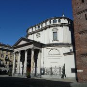 A Torino
c'è un chilometro quadrato dove la vera ricchezza è l’umanità