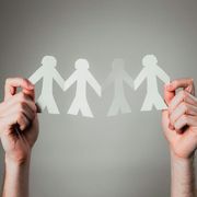 Fertilità ai minimi storici in Europa e le mamme italiane sono le più vecchie: primo figlio a 32 anni