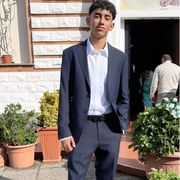 Una pagella per Aba, che non ha finito l'anno perché è stato ucciso in classe