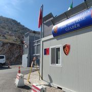 Viaggio a Gjader, l'incubo albanese dei migranti. «Urlano nel silenzio, nessuno risponde»