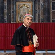 Il cardinale Battaglia accoglie il Papa: «Napoli insegna la fraternità»