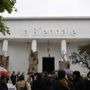La Biennale come «campo di forze»:
immagine efficace di libertà e ricerca