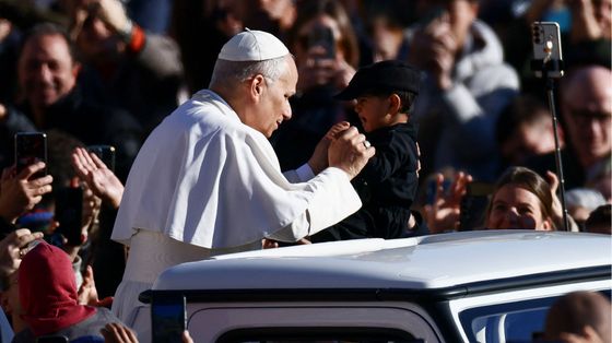 Il Papa: nessuno salva il mondo da solo. Dio potrebbe: ma vuole salvarlo con noi
