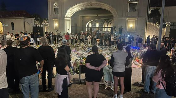 A due giorni dalla strage di Bondi, Sydney è una città sotto choc