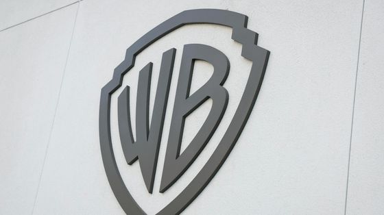 Warner Bros verso il rifiuto dell'offerta ostile di Paramount da 108 miliardi