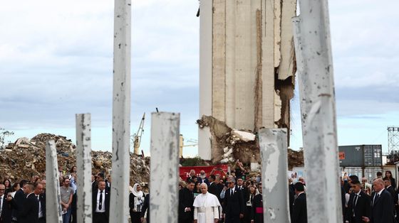 Il Papa: scandaloso riarmarsi per preparare la pace