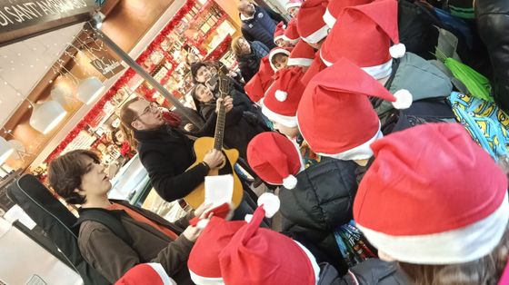 Firenze, i presepi vanno in vetrina. E il centro storico si riscopre comunità