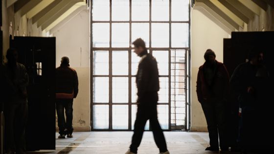 Nuoro si schiera con il vescovo Mura: no al carcere riservato ai boss