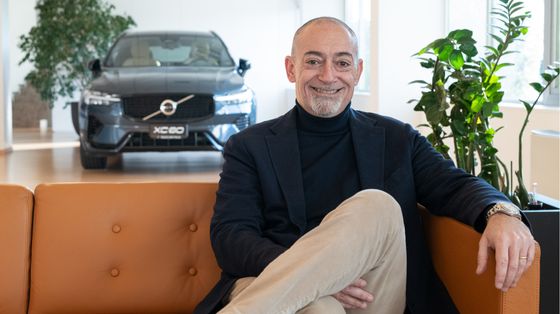 «La globalizzazione è finita e l'elettrico resta l'unica via»: l'auto fa i conti con se stessa