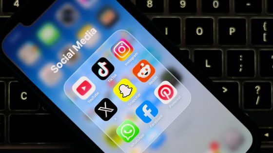 I social media creano dipendenza come le sigarette? Si apre il processo negli Usa