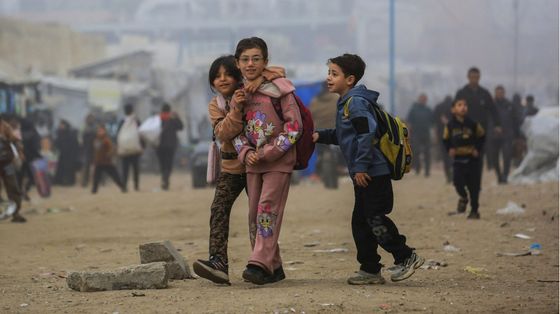 «Prima i bambini!»: perché ci insegnano che possiamo sperare