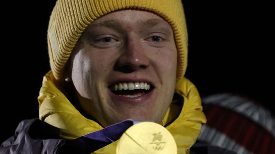 La medaglia d'oro e poi la gaffe: non risponde al telefono al cancelliere Merz