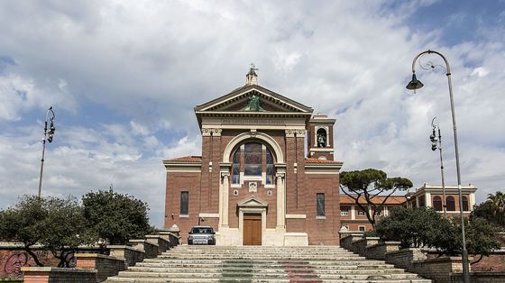 La parrocchia di Santa Maria Regina Pacis a Ostia