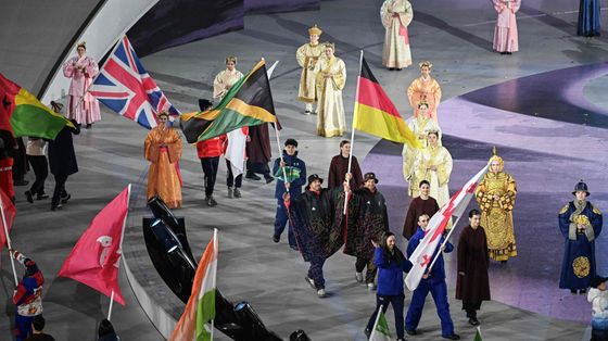 La sfilata degli atleti durante la cerimonia di chiusura delle Olimpiadi