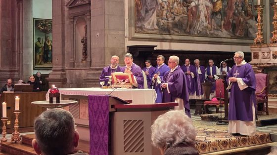 Lucca, chiesa di San Paolino: da sinistra l’arcivescovo Giulietti, il cardinale Betori e il vescovo Tardelli alla Messa celebrata domenica scorsa