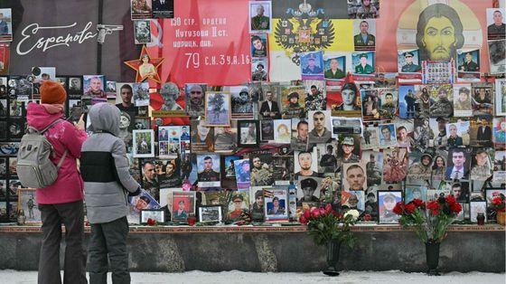 Anche per i russi sono 4 anni di guerra: più crematori, meno soldi e tanta paura