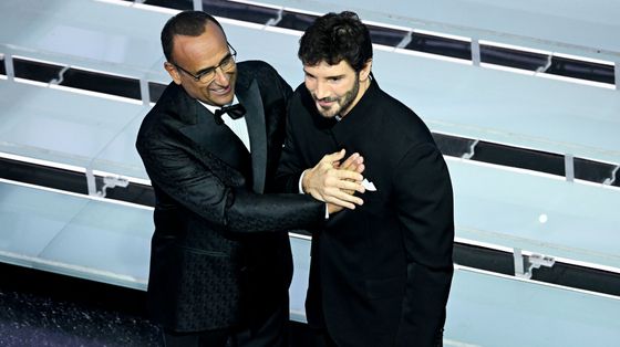 Scommessa De Martino: dove sta andando Sanremo?