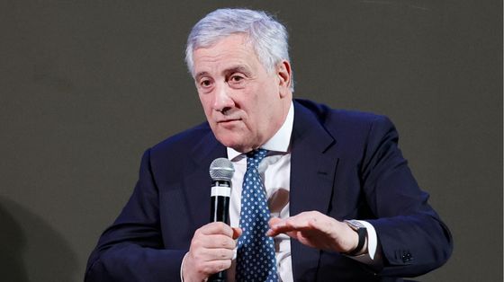 Tajani: «Con il “sì” è garantito più equilibrio.
Molti magistrati voteranno così»