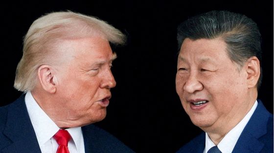 Donald Trump e Xi Jinping al summit Apec a in Busan, in Corea del Sud, lo scorso 30 ottobre