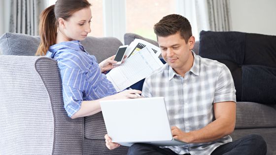 Lo smart working fa nascere più figli dei bonus. Perché impedirlo?