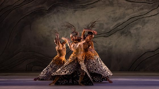 Uno spettacolo in scena a Biennale Danza