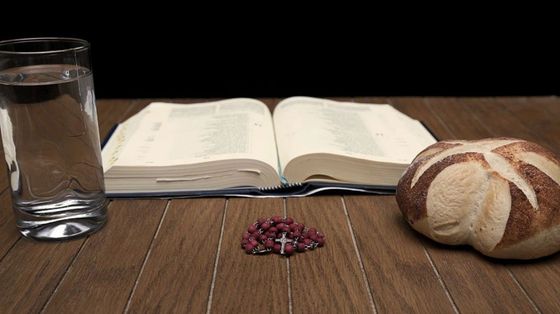 Non solo "detox" ma spazio a Dio: vi spieghiamo il vero senso del digiuno cristiano