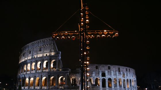 Una Via Crucis del Venerdì Santo al Colosseo