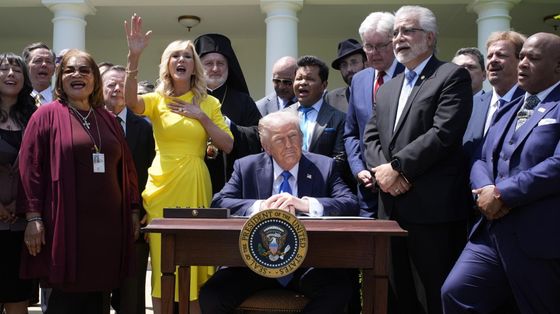 La Bibbia di Trump e l’eclissi culturale dell’Occidente liberale
