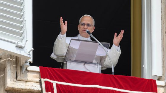 Il Papa alla preghiera del Regina Caeli in piazza San Pietro ieri, 12 aprile