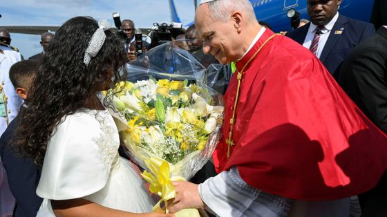 Il Papa è in Camerun. «Ama il prossimo tuo: il comandamento vale anche per gli Stati»