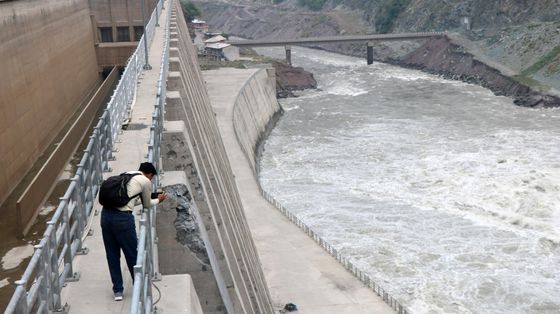 Perché il controllo dell'acqua tra India e Pakistan può scatenare un conflitto "dormiente"