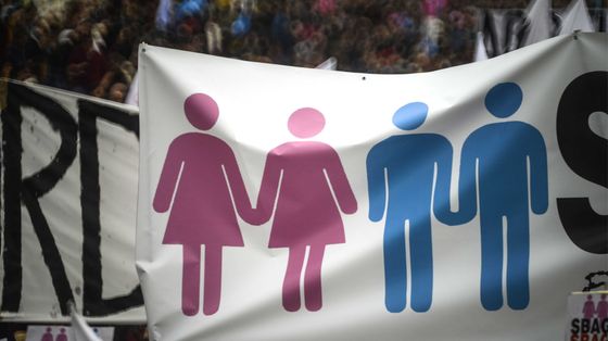 Una manifestazione in favore del matrimonio gay e dell'adozione di bambini da parte di coppie omogenitoriali a Roma