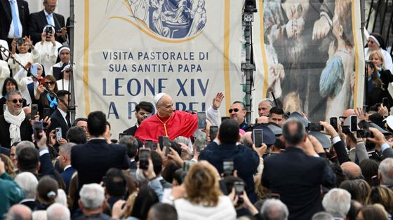 Il Papa a Pompei: nessuna potenza terrena salverà il mondo, ma solo l’amore