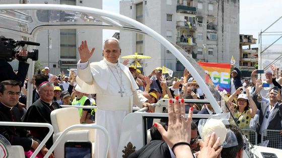 Il Papa nella Terra dei fuochi: qui per raccogliere le vostre lacrime. «Fermare le alleanze criminali»