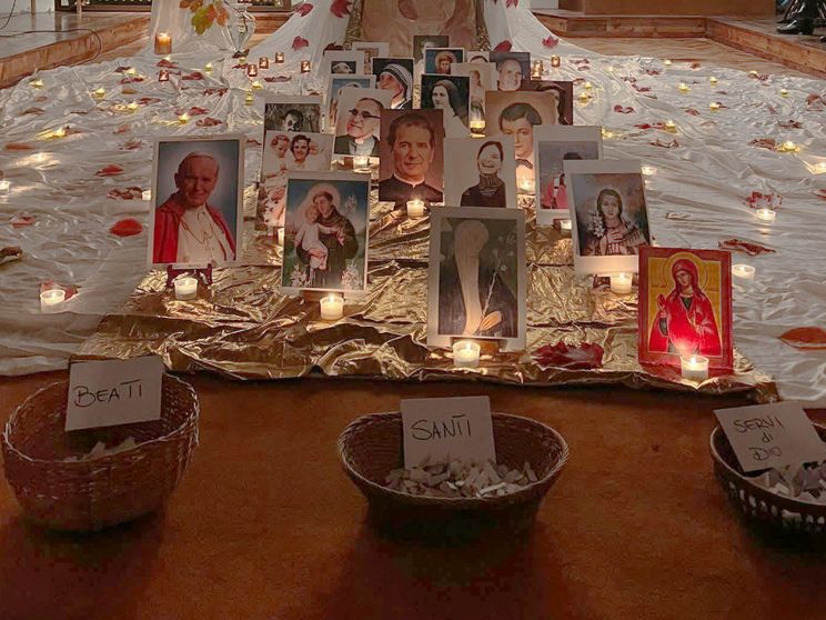 Una veglia di preghiera organizzata in occasione della festa di Tutti i santi