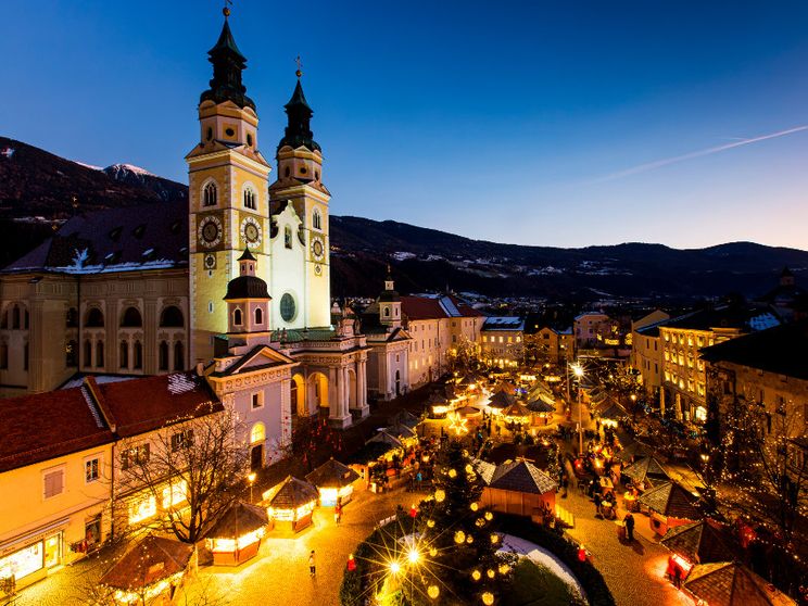 Le luci della festa fra i mercatini di Bressanone e Vipiteno