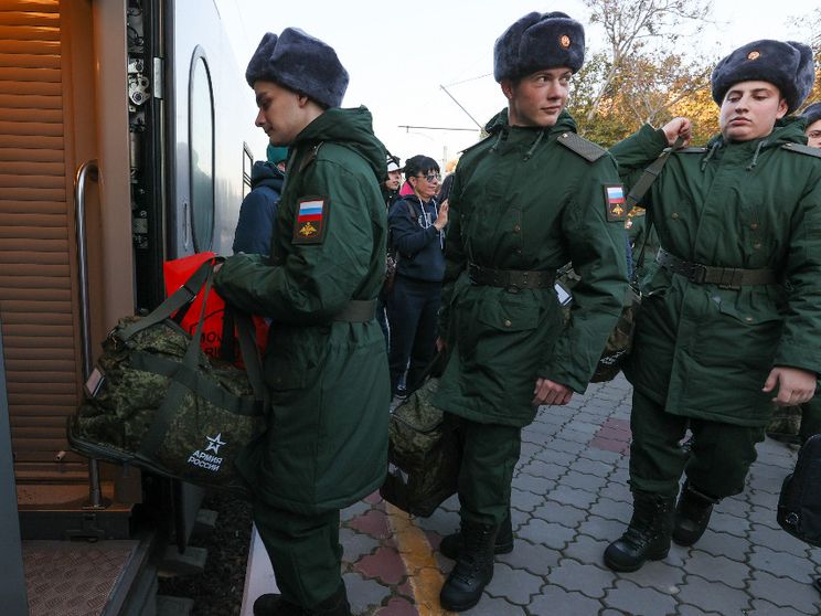 Soldati russi in partenza per il fronte